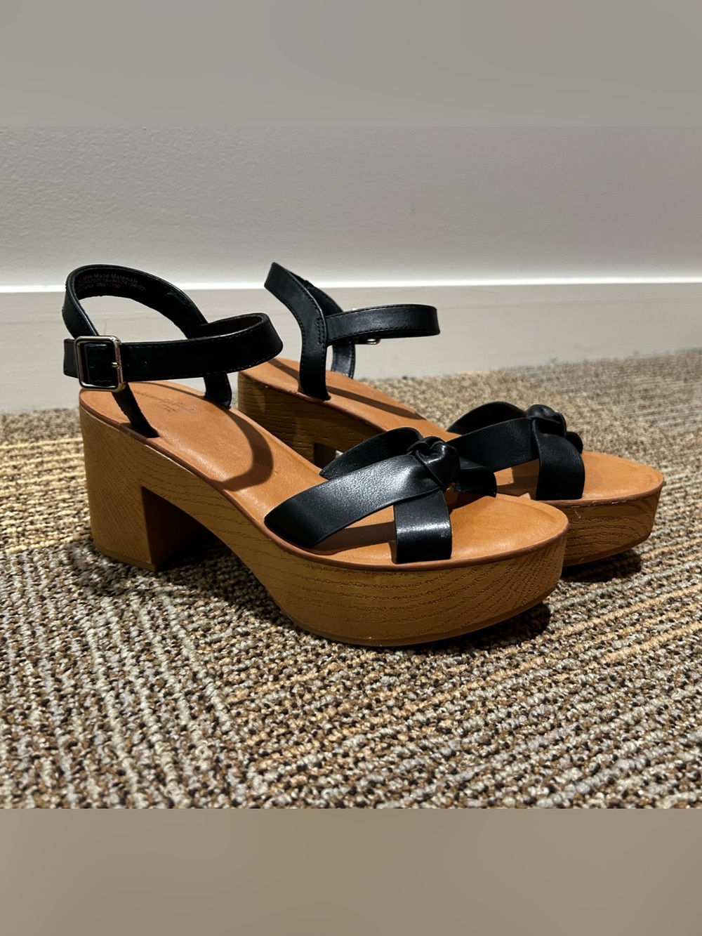 Universal Thread Platform Woden Style Heels
